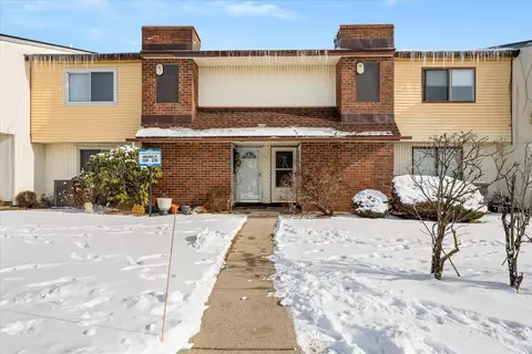 214 Pointe Cir N #214, Coram, NY 11727