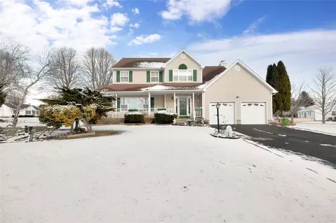 188 Baywood Dr, Calverton, NY 11933