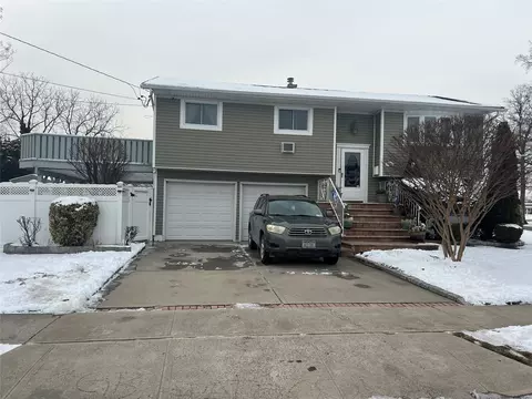 1316 Peapond Rd, North Bellmore, NY 11710