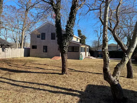 61 W Side Ave, East Quogue, NY 11942