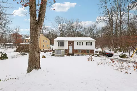 11 Sarvis Ln, Newburgh, NY 12550
