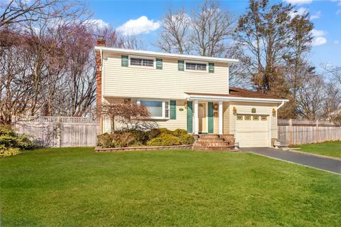 327 Whipple St, Brentwood, NY 11717