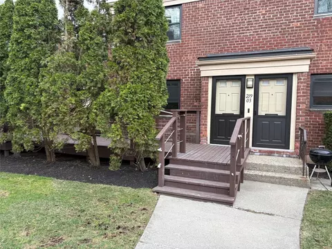 219-03 74th Ave #LOWER, Oakland Gardens, NY 11364