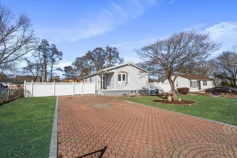 123 Suffolk Ave # A, Brentwood, NY 11717