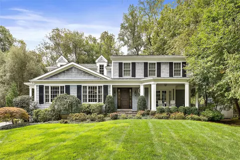 16 Eagles Blf, Rye Brook, NY 10573