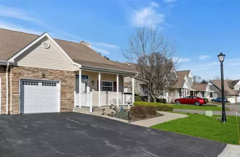 58 Pond Cir #58, Mount Sinai, NY 11766