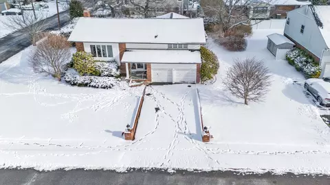 16 Otsego Pl, Jericho, NY 11753