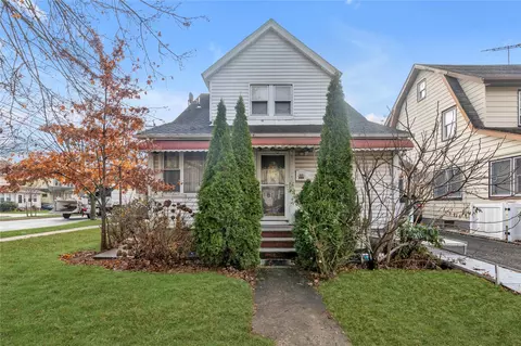 222 Lowell Ave, North Hempstead, NY 11001