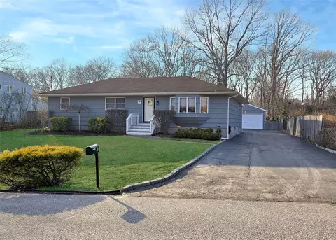 50 Oregon Ave, Medford, NY 11763