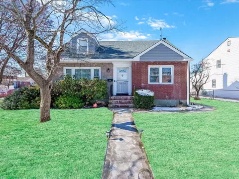 37 Arden Blvd, West Hempstead, NY 11552