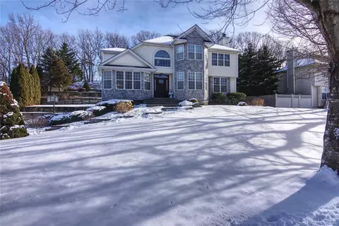 20 Whispering Woods Dr, Smithtown, NY 11787