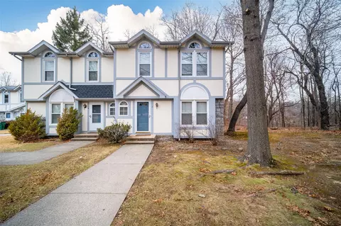 2 Angela Ct, Beacon, NY 12508