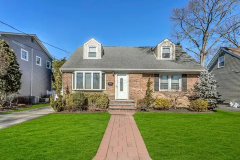 122 Bushwick Ave, Merrick, NY 11566