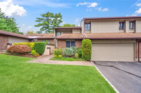 119 Estate Dr #119, Jericho, NY 11753