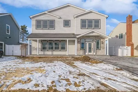 45 Corncrib Ln, Levittown, NY 11756