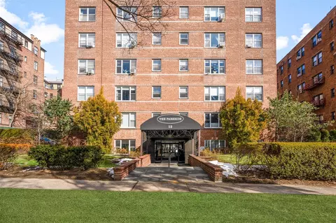 12 Westchester Ave #1F, White Plains, NY 10601