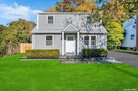 5 Rushmore St, Huntington Station, NY 11746