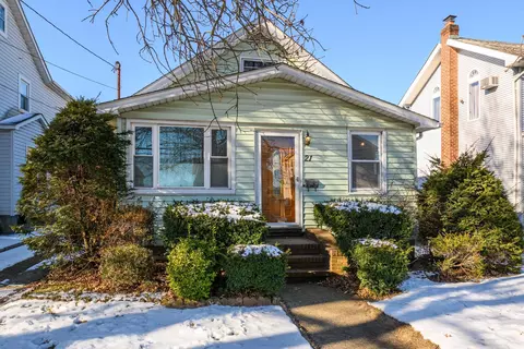 21 S 18th St, North Hempstead, NY 11040