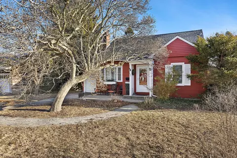 133 Merritts Pond Rd, Riverhead, NY 11901
