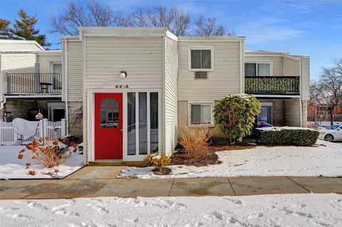44 Richmond Blvd #4A, Ronkonkoma, NY 11779