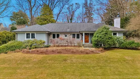 82 Fox Meadow Rd, Scarsdale, NY 10583