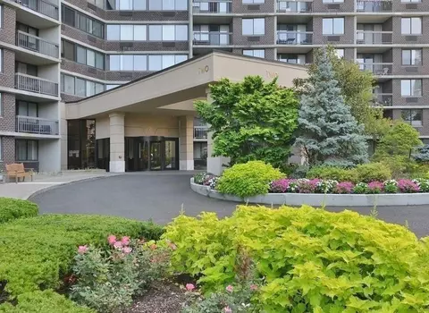 2 Bay Club Dr #6J, Bayside, NY 11360