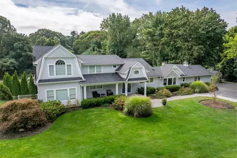 35 Harbor Hill Dr, Huntington, NY 11743