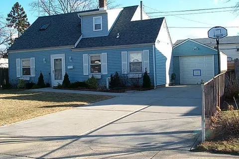 24 Sugar Maple Rd, Levittown, NY 11756