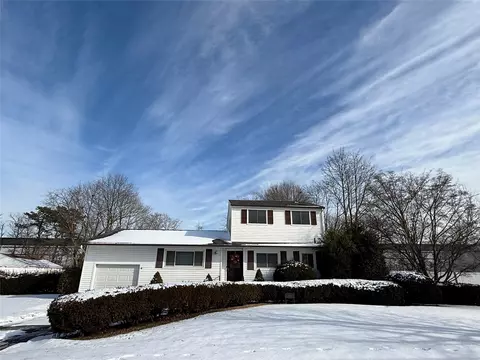 1831 Peck Ave, Bay Shore, NY 11706