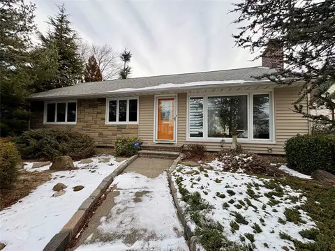 5 N Henry St, Hempstead, NY 11580