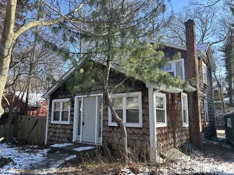52 Lower Rocky Point Rd, Sound Beach, NY 11789