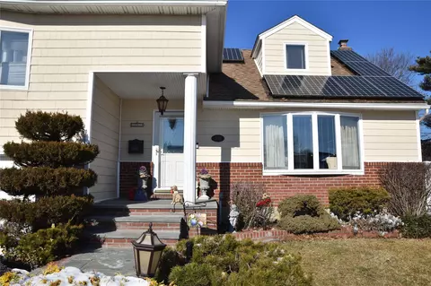 333 N Hickory St, Massapequa, NY 11758