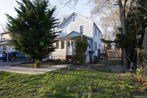 420 Flanders Rd, Riverhead, NY 11901