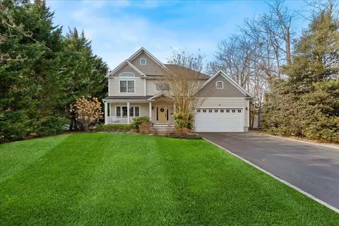 74 Gerritsen Ave, Bayport, NY 11705
