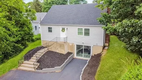 122 Vernon Valley Rd, East Northport, NY 11731