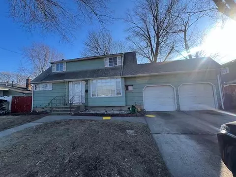 180 Floyd St, Brentwood, NY 11717