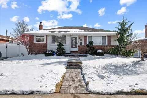 527 Parker Ave, Levittown, NY 11756