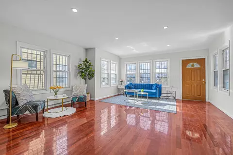 81-19 164th Pl, New York, NY 11432