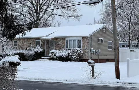 270 Fulton St, West Babylon, NY 11704