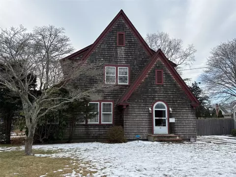 265 Howell Ave, Riverhead, NY 11901