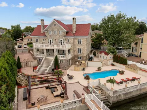 3407 Country Club Rd, New York, NY 10465