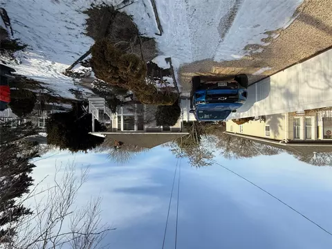 135 Stackyard Dr, Mastic Beach, NY 11951