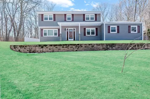 12 Mud Rd, Setauket, NY 11733
