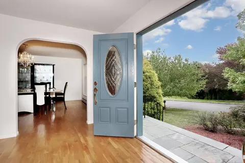 44 Hickory Ln, Mount Ivy, NY 10923