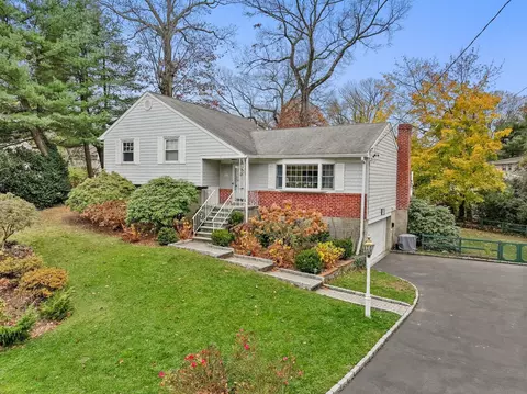 137 Princeton Dr, Greenburgh, NY 10530