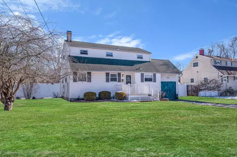 3115 Watch Hill Ave, Medford, NY 11763