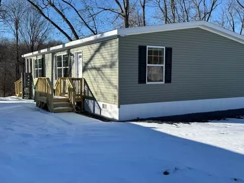 13 Feller Ct, Poughkeepsie, NY 12603
