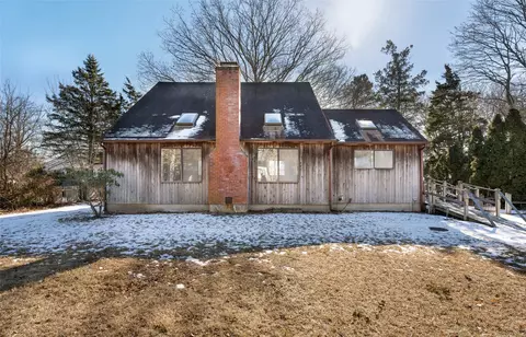 3 Suffolk Rd # A, Hampton Bays, NY 11946