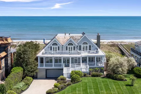 47 Dune Rd, East Quogue, NY 11942
