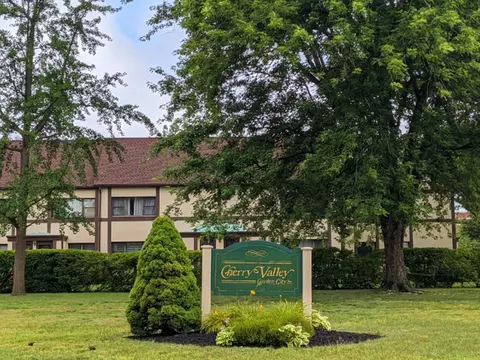 129 Fifteenth St #B2, Garden City, NY 11530